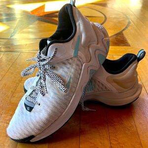 Giannis Immortality basketball shoes. Worn very little. Excellent condition.